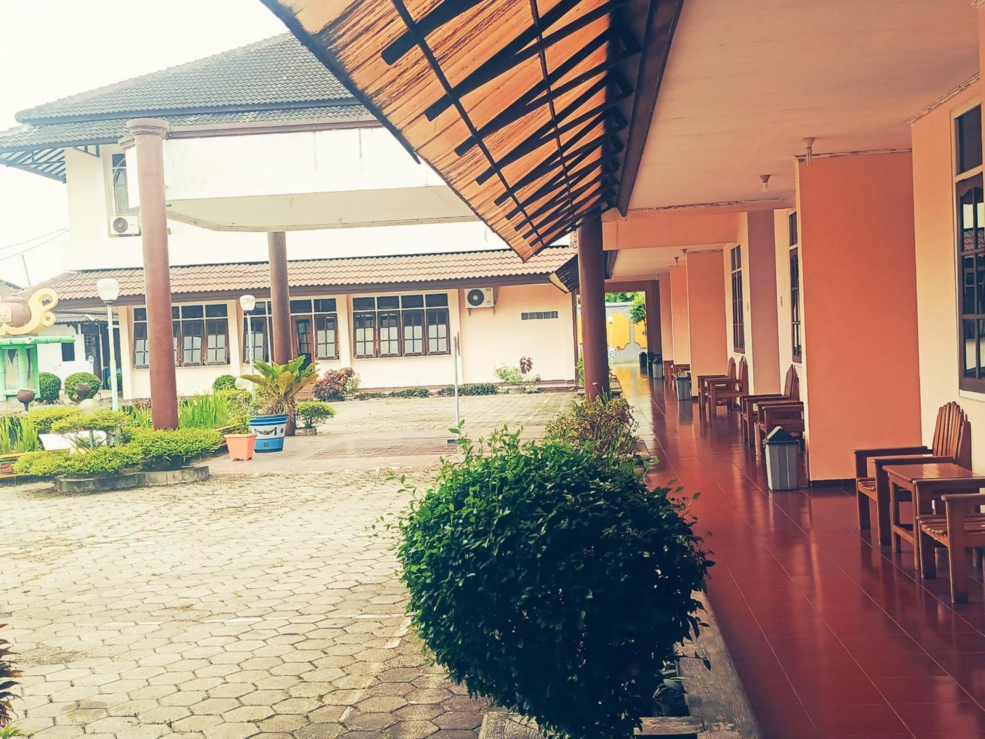 Hotel Wijaya Purwokerto Exterior foto